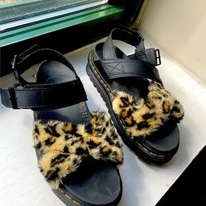 DR MARTENs VOSS FLUFFY FAUX FUR LEATHER STRAP SANDALS WOMEN'S 8
